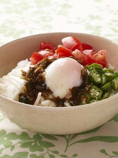 もずくスープをかけたネバネバ野菜小丼-レシピのメイン写真