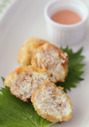 鮭缶とチーズの入ったコロコロ豆腐コロッケ-レシピのメイン写真