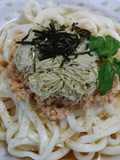 ぱぱっとダシ汁でとろろ昆布と納豆おうどん