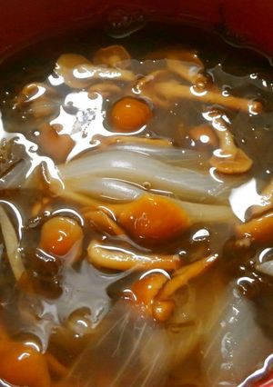 ヘルシーもずくと なめこ玉ねぎのお吸い物-レシピのメイン写真