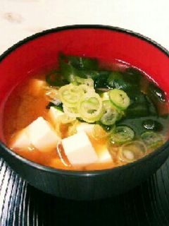 簡単★豆腐とわかめの味噌汁-レシピのメイン写真