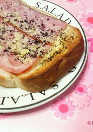ベーコンとゆかりチーズの♡簡単トースト♡-レシピのメイン写真