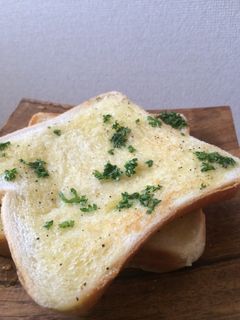 混ぜて塗る!以上!ガーリックトースト!-レシピのメイン写真