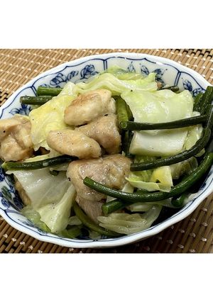 鶏肉ときゃべつのガーリック炒め★動画あり-レシピのメイン写真
