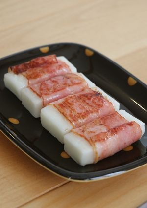 居酒屋メニュー☆お餅のベーコン巻き-レシピのメイン写真