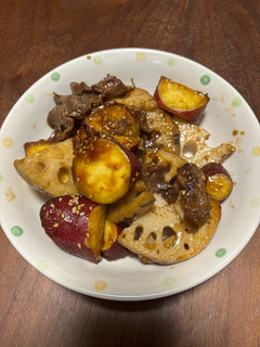 秋の味覚!さつまいもとレンコンの甘辛炒め-レシピのメイン写真