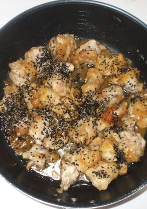鶏もも肉黒ごま味噌和え♪簡単照り焼き-レシピのメイン写真