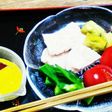 鶏ささ身のくずたたき梅肉黄身酢ソース