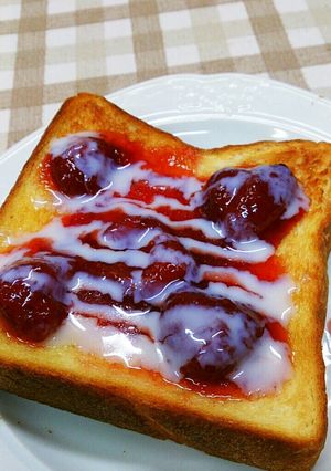 いちごミルクトースト-レシピのメイン写真
