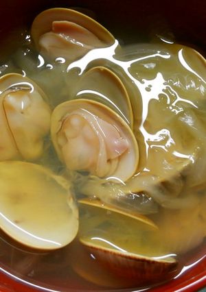 簡単ごちそう♪はまぐりと玉ねぎのお吸い物-レシピのメイン写真