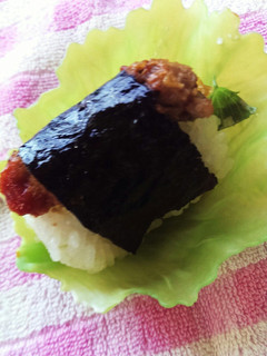 紫玉ねぎとハンバーグのおにぎり-レシピのメイン写真