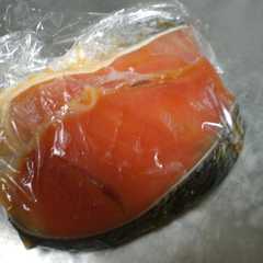 รูปของ お弁当に　冷凍可能　鮭のレモンゆうあん