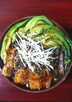 夏バテ前に体力を..韓国風ピリ辛豚バラ丼-レシピのメイン写真