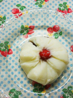 苺 つぶあん 牛乳ゼリーを茶巾絞り風に-レシピのメイン写真