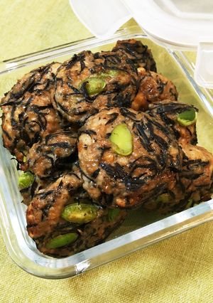 鶏ひき肉とはんぺんのひじき入り焼きつくね-レシピのメイン写真