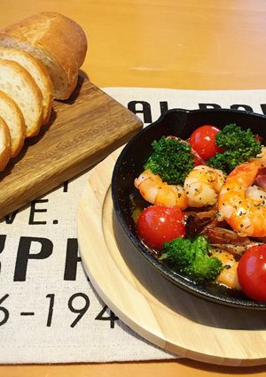 簡単！スキレットでエビのアヒージョ☆-レシピのメイン写真