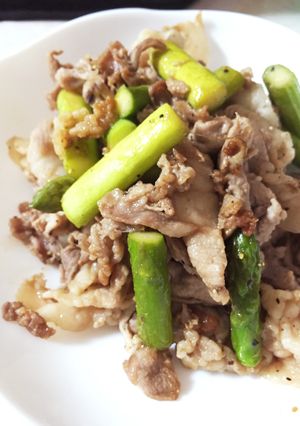 簡単！豚肉とアスパラのニンニク味ポン炒め-レシピのメイン写真