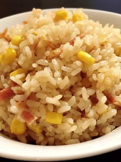 簡単!コーンとベーコンの炊き込みご飯-レシピのメイン写真