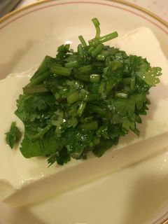 簡単副菜☆冷奴のパクチー載っけ-レシピのメイン写真