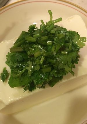 簡単副菜☆冷奴のパクチー載っけ-レシピのメイン写真
