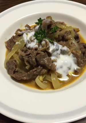 カレー風味なビーフストロガノフ-レシピのメイン写真