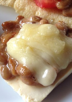 チリソース納豆&チーズの豆腐ピザ風-レシピのメイン写真