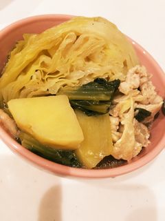 簡単!鶏肉とキャベツのスープ-レシピのメイン写真