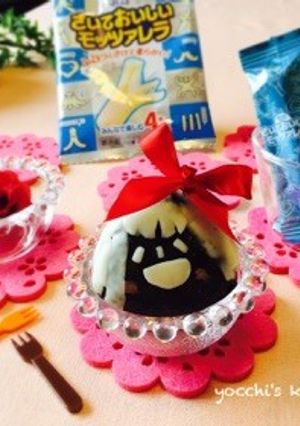 子ども喜ぶ！可愛いモッツァレラ顔おにぎり-レシピのメイン写真