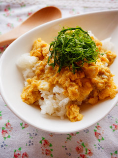 何もない時の♪とろろ昆布の玉子丼-レシピのメイン写真