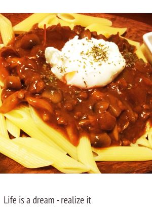 簡単ミートソースパスタポーチドエッグのせ-レシピのメイン写真