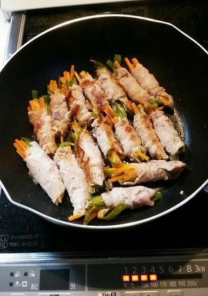 簡単！肉巻き☆(ピーマンと人参)-レシピのメイン写真
