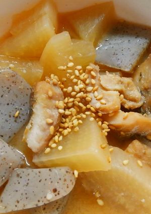 和食に！鯵と大根と蒟蒻の煮物♪西京味噌で-レシピのメイン写真