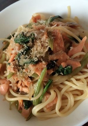 鮭と小松菜の酢が入った和風パスタ-レシピのメイン写真