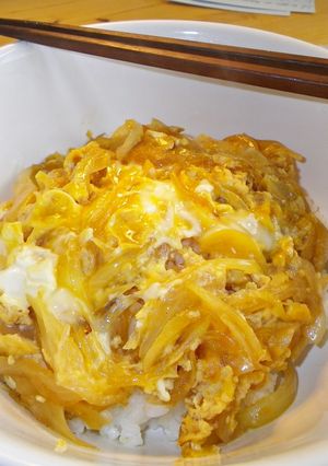 基本の丼もの♪ひき肉卵閉じ丼ぶり-レシピのメイン写真