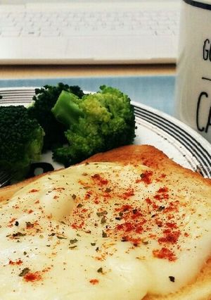簡単朝ごはんにカマンベールトースト-レシピのメイン写真