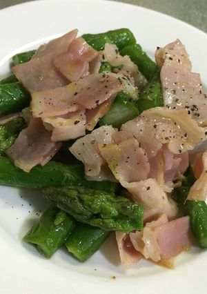 巻かずにそのまま！アスパラベーコン-レシピのメイン写真