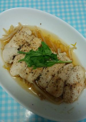 ごま油が決めて！鶏ムネ肉の中華蒸し♪-レシピのメイン写真