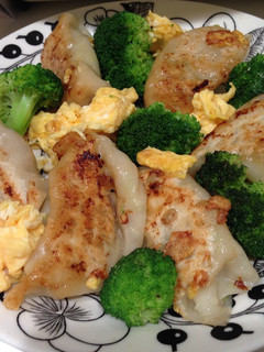 子ども大好き 餃子とブロッコリー炒め-レシピのメイン写真