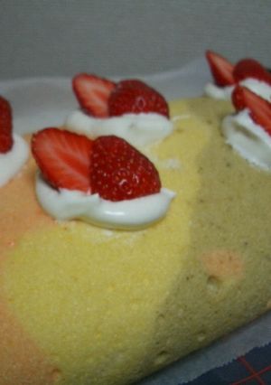 激うま（´∀｀）ふわふわ３色ロールケーキ-レシピのメイン写真