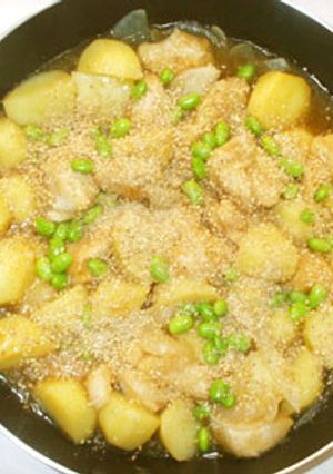簡単！肉じゃがのゴマまぶし♪鶏肉じゃが芋-レシピのメイン写真