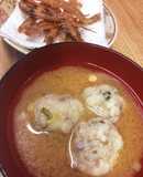 ふわふわ鰯つみれの味噌汁&骨せんべい