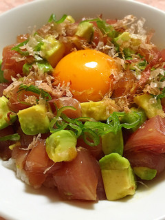 ごま香る♪アボカドマグロ丼-レシピのメイン写真