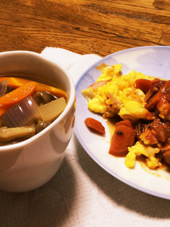 簡単!残り物で夕ご飯。オムレツとスープ-レシピのメイン写真