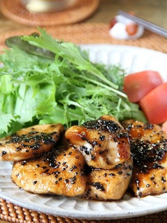 やわらか♪鶏むね肉の甘辛黒ごま焼き-レシピのメイン写真