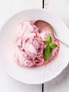 アイスメーカーいらずのストロベリーアイス-レシピのメイン写真