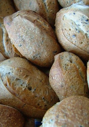 ニンジン葉とゴマのパン-レシピのメイン写真