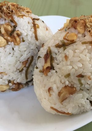 ☆クルミ 生姜昆布 おにぎり-レシピのメイン写真