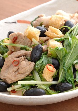 簡単黒豆入り水菜と豚肉のカリッとサラダ-レシピのメイン写真