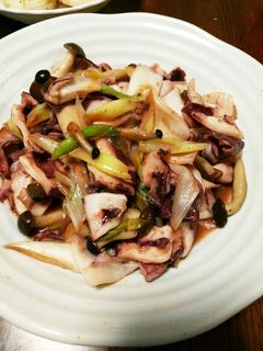 バター香る♪イカとしめじニンニク醤油炒め-レシピのメイン写真