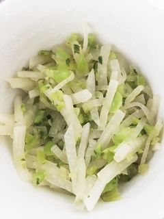 大根と大根の葉のわさび醤油炒め-レシピのメイン写真